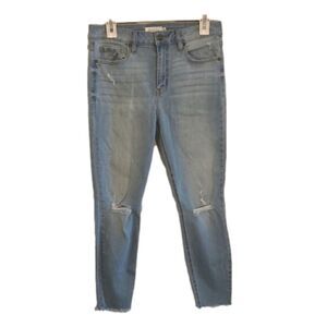 𝅺Juniors Oasis by Eunina cropped distressed lightwash jeans size 11